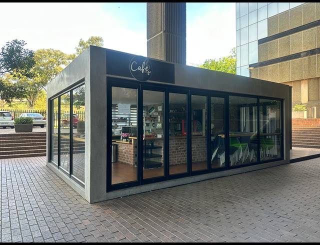 18M² SERVICED OFFICE TO LET IN BRAAMFONTEIN WERF
